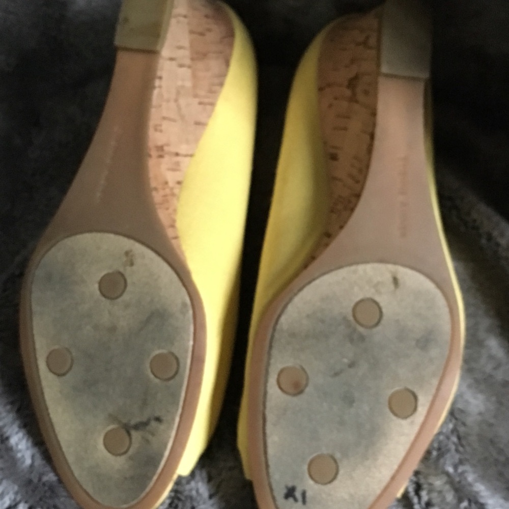 Yellow heels size 7 Etienne Aigner - Picture 3 of 3
